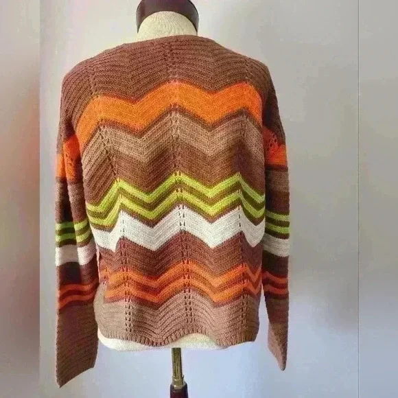 Uk2LA patterned sweater size medium - Picture 3 of 5